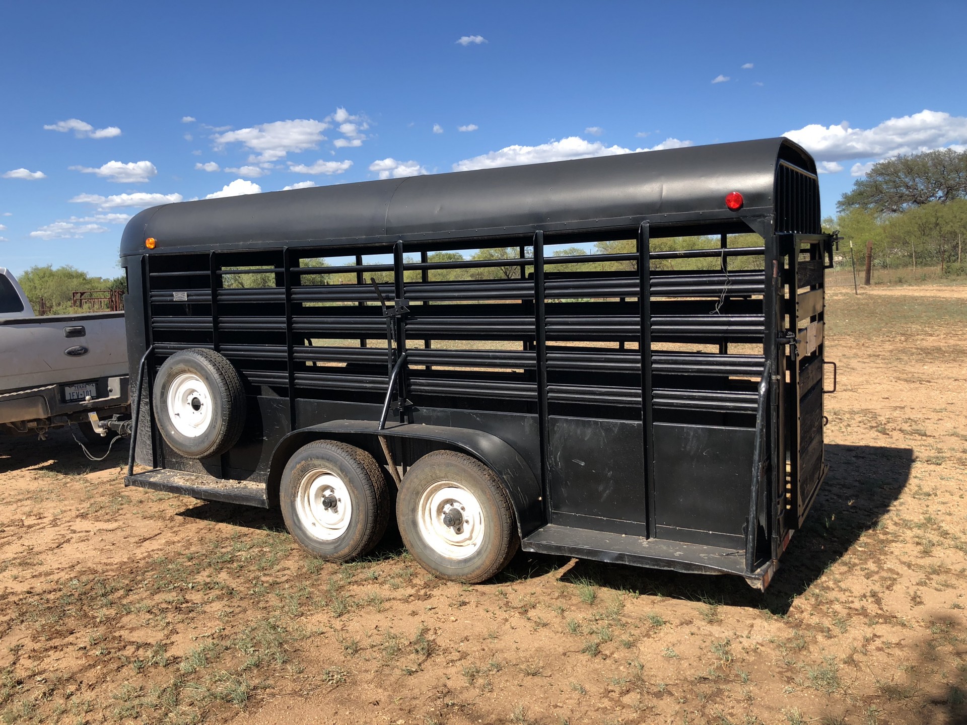 How Much Does A 16 Foot Bumper Pull Stock Trailer Weigh