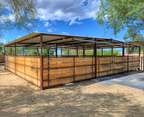 4 Stall Mare Motel Style Barn