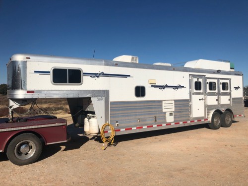 Platinum 3 horse Living Quarters Trailer